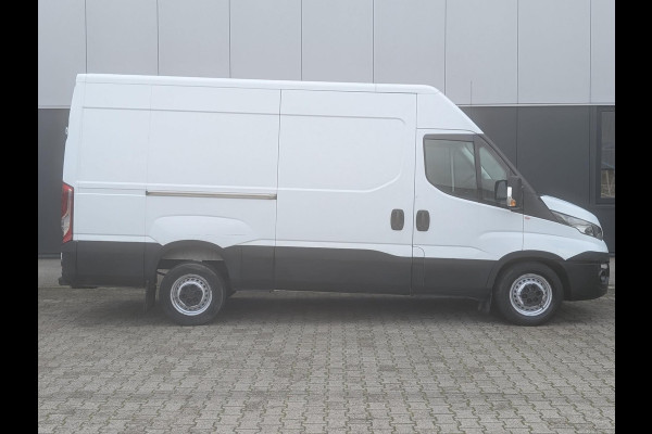 Iveco Daily 35S14V 2.3 AUTOMAAT 3500KG TREKHAAK CRUISE AIRCO NAVI