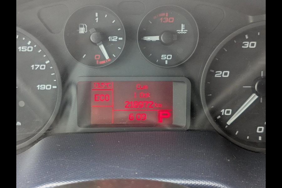 Iveco Daily 35S14V 2.3 AUTOMAAT 3500KG TREKHAAK CRUISE AIRCO NAVI