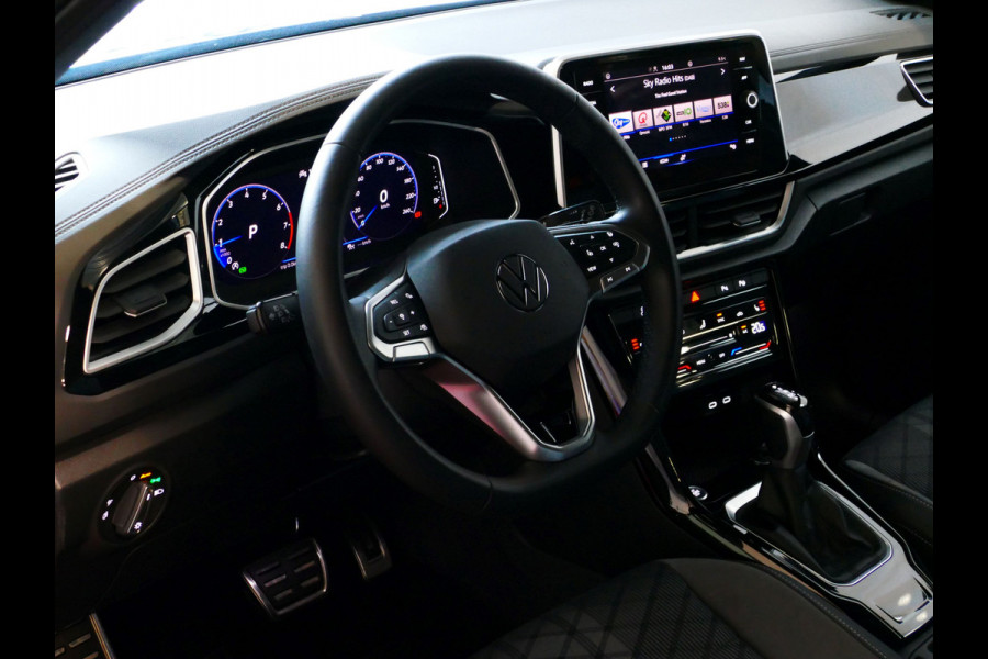 Volkswagen T-Roc ✅NIEUWE AUTO✅ 1.5 TSI 150PK R-LINE EVO IQ LIGHT ALCANTARA ELEK.KLEP CARPLAY STOEL/STUUR VERW. 18"LMV VIR.COCKPIT RLINE R LINE "Volkswagen rijden begint bij Topautos.nl – 75 topmodellen direct op voorraad!"