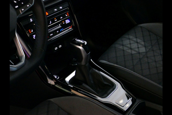 Volkswagen T-Roc ✅NIEUWE AUTO✅ 1.5 TSI 150PK R-LINE EVO IQ LIGHT ALCANTARA ELEK.KLEP CARPLAY STOEL/STUUR VERW. 18"LMV VIR.COCKPIT RLINE R LINE "Volkswagen rijden begint bij Topautos.nl – 75 topmodellen direct op voorraad!"