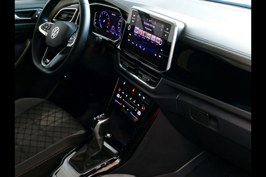Volkswagen T-Roc ✅NIEUWE AUTO✅ 1.5 TSI 150PK R-LINE EVO IQ LIGHT ALCANTARA ELEK.KLEP CARPLAY STOEL/STUUR VERW. 18"LMV VIR.COCKPIT RLINE R LINE "Volkswagen rijden begint bij Topautos.nl – 75 topmodellen direct op voorraad!"