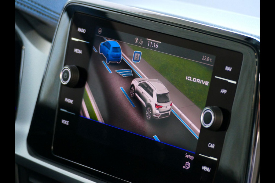 Volkswagen T-Roc ✅NIEUWE AUTO✅ 1.5 TSI 150PK R-LINE EVO IQ LIGHT ALCANTARA ELEK.KLEP CARPLAY STOEL/STUUR VERW. 18"LMV VIR.COCKPIT RLINE R LINE "Volkswagen rijden begint bij Topautos.nl – 75 topmodellen direct op voorraad!"