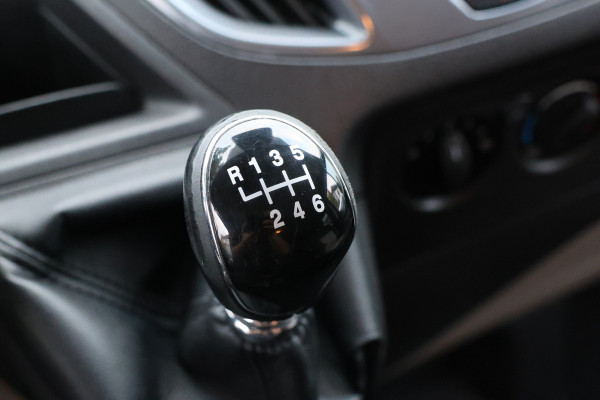 Ford Transit Custom 290 2.0 TDCI 170 PK L2H1 Limited DC | Navigatie | Camera | Stoelverwarming | PDC V+A | Trekhaak | Airco | 5-Zitter | Trekhaak | Nieuwe Turbo | Nieuwe APK | NAP Logisch