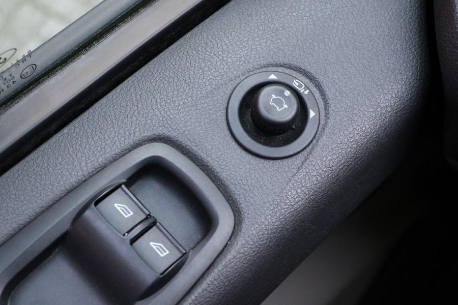 Ford Transit Custom 290 2.0 TDCI 170 PK L2H1 Limited DC | Navigatie | Camera | Stoelverwarming | PDC V+A | Trekhaak | Airco | 5-Zitter | Trekhaak | Nieuwe Turbo | Nieuwe APK | NAP Logisch
