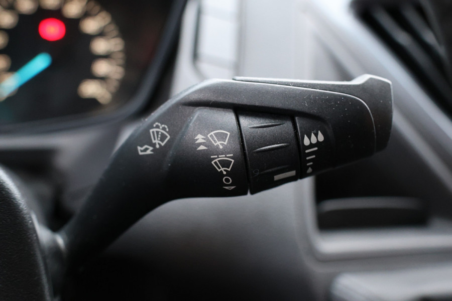 Ford Transit Custom 290 2.0 TDCI 170 PK L2H1 Limited DC | Navigatie | Camera | Stoelverwarming | PDC V+A | Trekhaak | Airco | 5-Zitter | Trekhaak | Nieuwe Turbo | Nieuwe APK | NAP Logisch