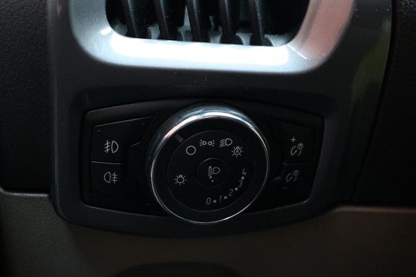 Ford Transit Custom 290 2.0 TDCI 170 PK L2H1 Limited DC | Navigatie | Camera | Stoelverwarming | PDC V+A | Trekhaak | Airco | 5-Zitter | Trekhaak | Nieuwe Turbo | Nieuwe APK | NAP Logisch
