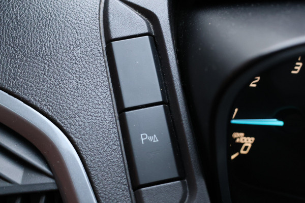 Ford Transit Custom 290 2.0 TDCI 170 PK L2H1 Limited DC | Navigatie | Camera | Stoelverwarming | PDC V+A | Trekhaak | Airco | 5-Zitter | Trekhaak | Nieuwe Turbo | Nieuwe APK | NAP Logisch