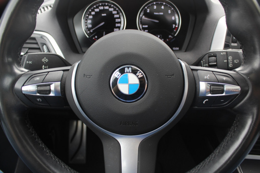 BMW 1-serie 118i High Exe. M Sport / Leder / Navigatie / Parkeerhulp V+A / 18'' / Sportstoelen / Stoelverwarming / DAB / Cruise Control BMW 1-serie 118i High Exe. M Sport / Leder / Navigatie / Parkeerhulp V+A / 18'' / Sportstoelen / Stoelverwarming / DAB / Cruise Control