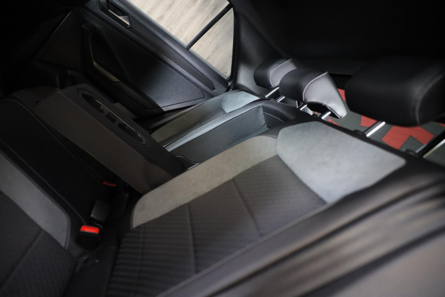 Volkswagen T-Roc 1.5 TSI Sport Business R Line / AUT / ACC / Virtual Cockpit / Camera / Navi / Dode Hoek / Led / Pdc / 19 Inch
