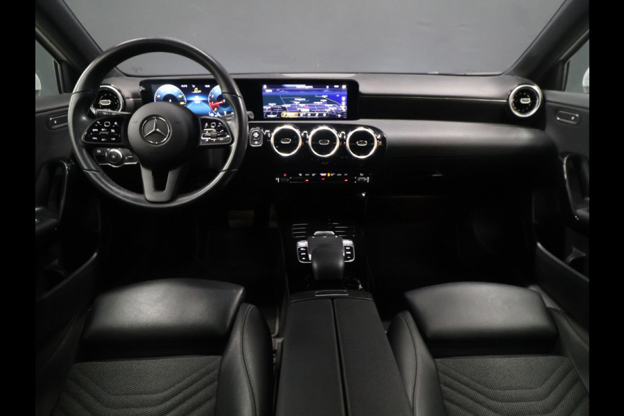 Mercedes-Benz A-Klasse 180 Business Solution [SCHUIFKANTELDAK, CRUISE CONTROL, CAMERA, PDC 360, APPLE CARPLAY, ANDROID AUTO, STOELVERWARMING, NIEUWSTAAT]