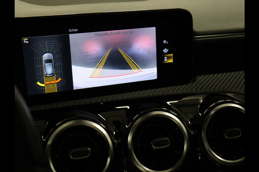 Mercedes-Benz A-Klasse 180 Business Solution [SCHUIFKANTELDAK, CRUISE CONTROL, CAMERA, PDC 360, APPLE CARPLAY, ANDROID AUTO, STOELVERWARMING, NIEUWSTAAT]