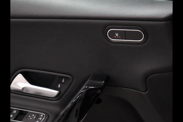 Mercedes-Benz A-Klasse 180 Business Solution [SCHUIFKANTELDAK, CRUISE CONTROL, CAMERA, PDC 360, APPLE CARPLAY, ANDROID AUTO, STOELVERWARMING, NIEUWSTAAT]