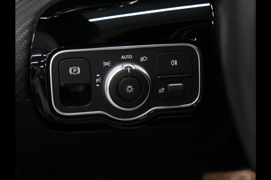 Mercedes-Benz A-Klasse 180 Business Solution [SCHUIFKANTELDAK, CRUISE CONTROL, CAMERA, PDC 360, APPLE CARPLAY, ANDROID AUTO, STOELVERWARMING, NIEUWSTAAT]