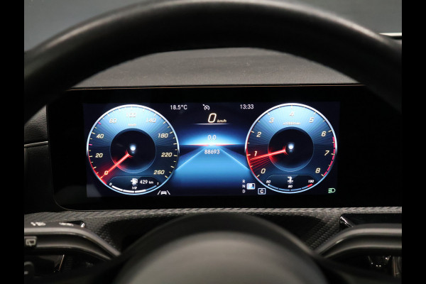 Mercedes-Benz A-Klasse 180 Business Solution [SCHUIFKANTELDAK, CRUISE CONTROL, CAMERA, PDC 360, APPLE CARPLAY, ANDROID AUTO, STOELVERWARMING, NIEUWSTAAT]