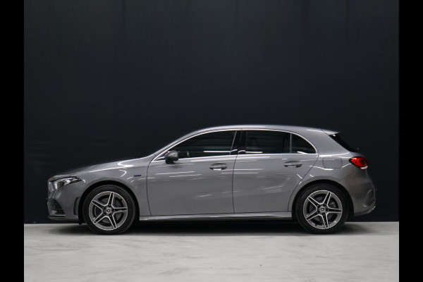 Mercedes-Benz A-Klasse 250 e Business Solution AMG Limited [ADAPTIVE CRUISE, SFEERVERLICHTING, CAMERA, PDC V+A, BLUETOOTH TELEFOON, SFEERVERLICHTING, STOELVERWARMING, NIEUWSTAAT]