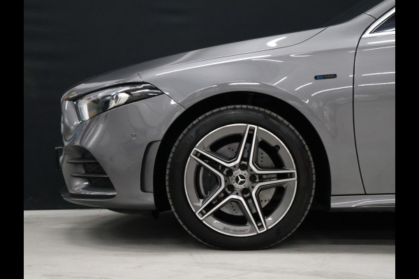 Mercedes-Benz A-Klasse 250 e Business Solution AMG Limited [ADAPTIVE CRUISE, SFEERVERLICHTING, CAMERA, PDC V+A, BLUETOOTH TELEFOON, SFEERVERLICHTING, STOELVERWARMING, NIEUWSTAAT]