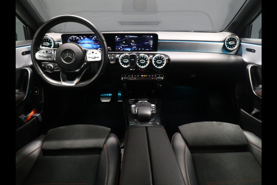Mercedes-Benz A-Klasse 250 e Business Solution AMG Limited [ADAPTIVE CRUISE, SFEERVERLICHTING, CAMERA, PDC V+A, BLUETOOTH TELEFOON, SFEERVERLICHTING, STOELVERWARMING, NIEUWSTAAT]