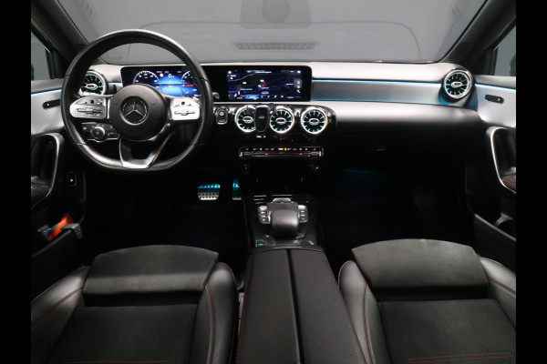 Mercedes-Benz A-Klasse 250 e Business Solution AMG Limited [ADAPTIVE CRUISE, SFEERVERLICHTING, CAMERA, PDC V+A, BLUETOOTH TELEFOON, SFEERVERLICHTING, STOELVERWARMING, NIEUWSTAAT]
