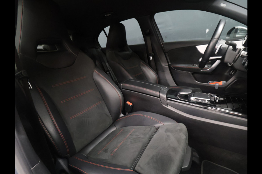 Mercedes-Benz A-Klasse 250 e Business Solution AMG Limited [ADAPTIVE CRUISE, SFEERVERLICHTING, CAMERA, PDC V+A, BLUETOOTH TELEFOON, SFEERVERLICHTING, STOELVERWARMING, NIEUWSTAAT]