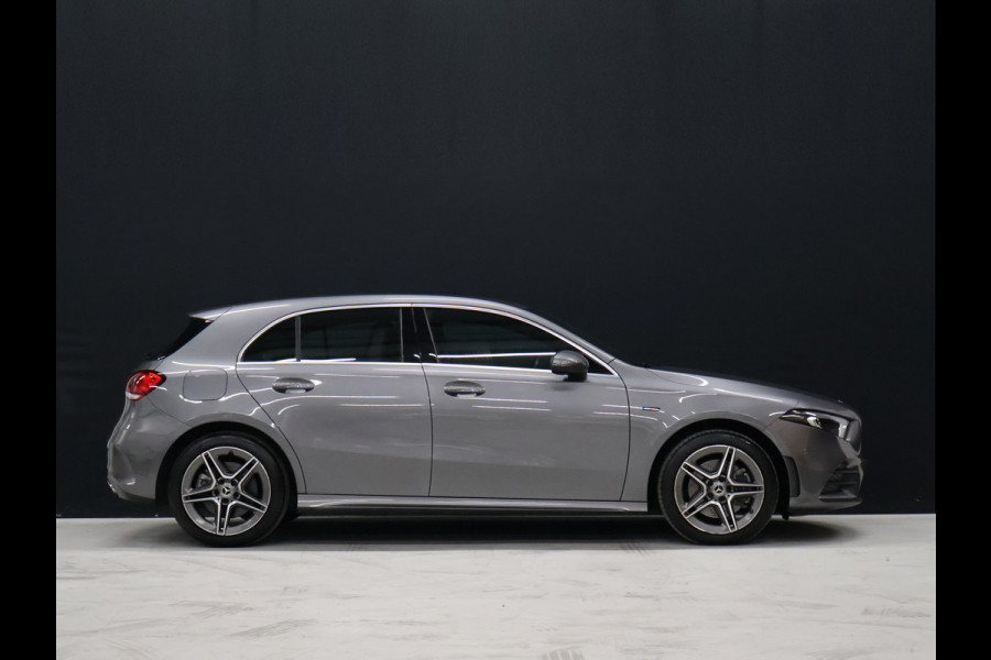 Mercedes-Benz A-Klasse 250 e Business Solution AMG Limited [ADAPTIVE CRUISE, SFEERVERLICHTING, CAMERA, PDC V+A, BLUETOOTH TELEFOON, SFEERVERLICHTING, STOELVERWARMING, NIEUWSTAAT]