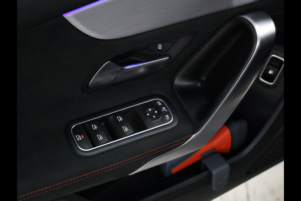Mercedes-Benz A-Klasse 250 e Business Solution AMG Limited [ADAPTIVE CRUISE, SFEERVERLICHTING, CAMERA, PDC V+A, BLUETOOTH TELEFOON, SFEERVERLICHTING, STOELVERWARMING, NIEUWSTAAT]