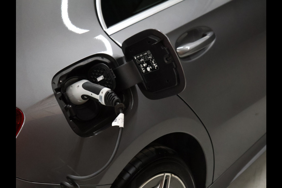 Mercedes-Benz A-Klasse 250 e Business Solution AMG Limited [ADAPTIVE CRUISE, SFEERVERLICHTING, CAMERA, PDC V+A, BLUETOOTH TELEFOON, SFEERVERLICHTING, STOELVERWARMING, NIEUWSTAAT]