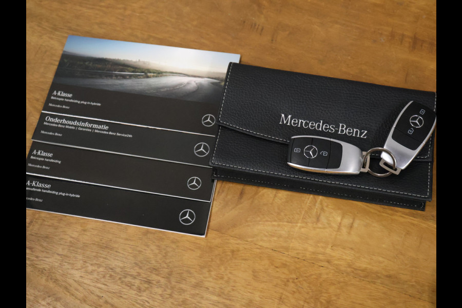 Mercedes-Benz A-Klasse 250 e Business Solution AMG Limited [ADAPTIVE CRUISE, SFEERVERLICHTING, CAMERA, PDC V+A, BLUETOOTH TELEFOON, SFEERVERLICHTING, STOELVERWARMING, NIEUWSTAAT]