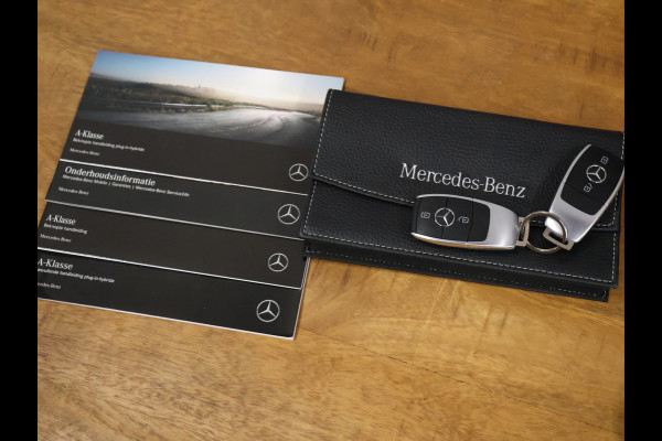 Mercedes-Benz A-Klasse 250 e Business Solution AMG Limited [ADAPTIVE CRUISE, SFEERVERLICHTING, CAMERA, PDC V+A, BLUETOOTH TELEFOON, SFEERVERLICHTING, STOELVERWARMING, NIEUWSTAAT]