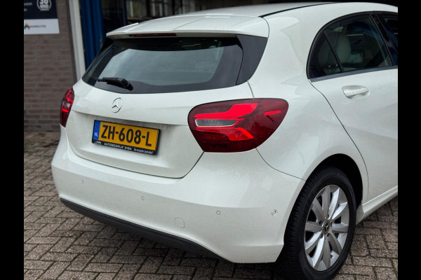 Mercedes-Benz A-Klasse 180 Prestige 2017 AUT NAVI LEDER NAP! Mercedes-Benz A-Klasse 180 Prestige 2017 AUT NAVI LEDER NAP!
