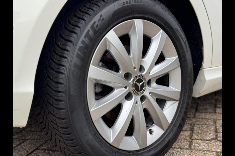 Mercedes-Benz A-Klasse 180 Prestige 2017 AUT NAVI LEDER NAP! Mercedes-Benz A-Klasse 180 Prestige 2017 AUT NAVI LEDER NAP!