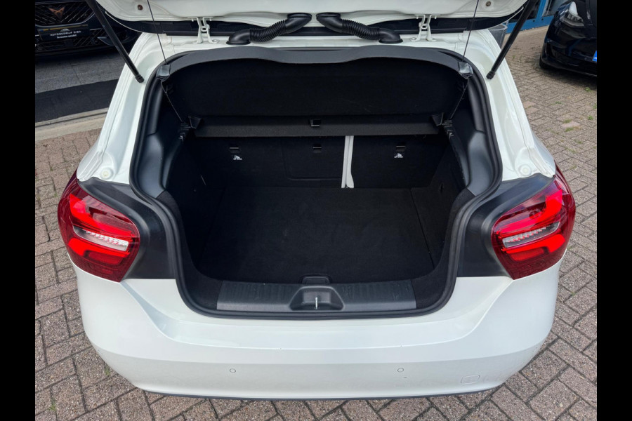 Mercedes-Benz A-Klasse 180 Prestige 2017 AUT NAVI LEDER NAP! Mercedes-Benz A-Klasse 180 Prestige 2017 AUT NAVI LEDER NAP!