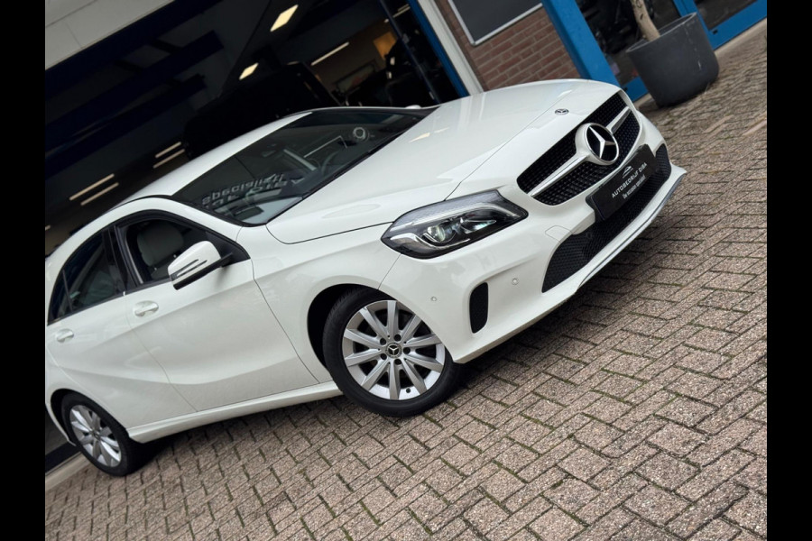 Mercedes-Benz A-Klasse 180 Prestige 2017 AUT NAVI LEDER NAP! Mercedes-Benz A-Klasse 180 Prestige 2017 AUT NAVI LEDER NAP!
