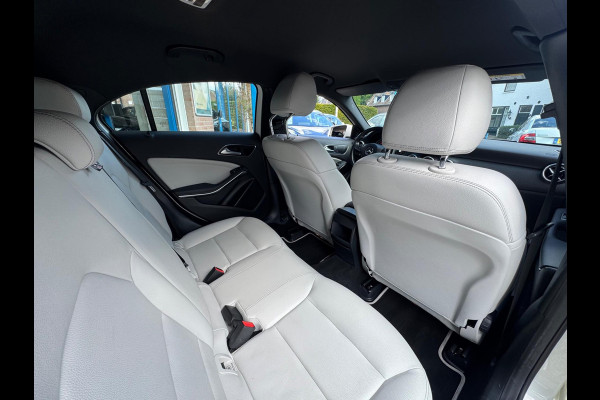 Mercedes-Benz A-Klasse 180 Prestige 2017 AUT NAVI LEDER NAP! Mercedes-Benz A-Klasse 180 Prestige 2017 AUT NAVI LEDER NAP!