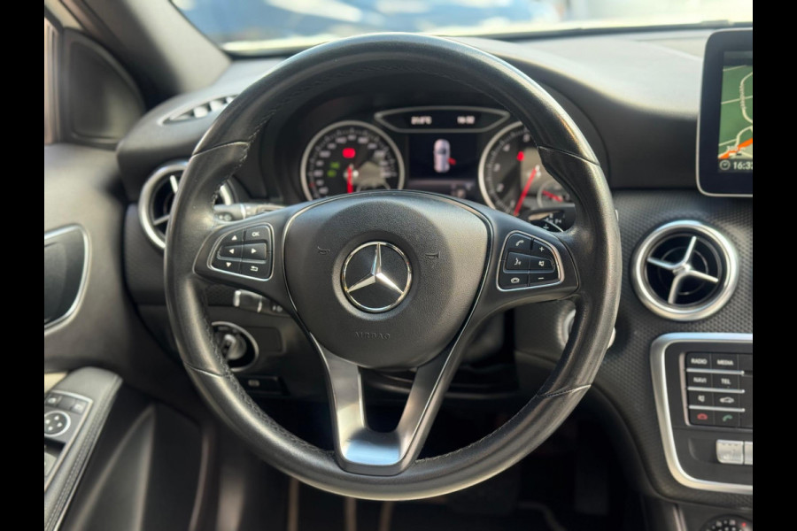 Mercedes-Benz A-Klasse 180 Prestige 2017 AUT NAVI LEDER NAP! Mercedes-Benz A-Klasse 180 Prestige 2017 AUT NAVI LEDER NAP!