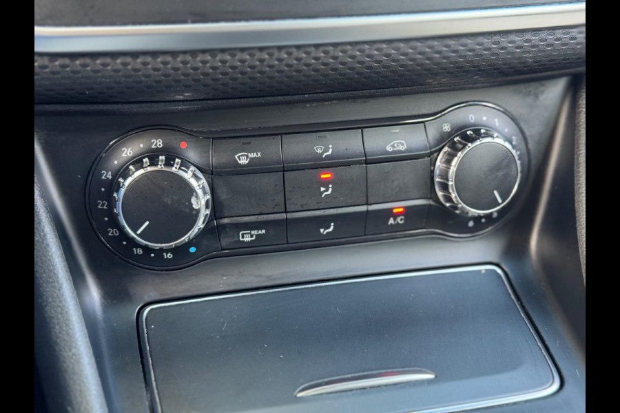 Mercedes-Benz A-Klasse 180 Prestige 2017 AUT NAVI LEDER NAP! Mercedes-Benz A-Klasse 180 Prestige 2017 AUT NAVI LEDER NAP!