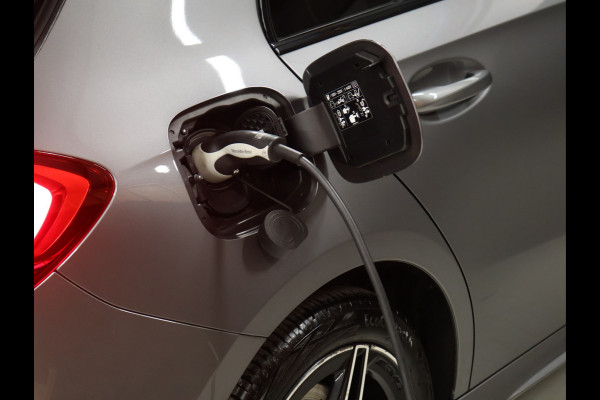 Mercedes-Benz A-Klasse 250 e Business Solution AMG Limited [TREKHAAK AFNEEMBAAR, CAMERA, SFEERVERLICHTING, STOELVERWARMING, BLUETOOTH, CRUISE, CLIMATE, NIEUWSTAAT]