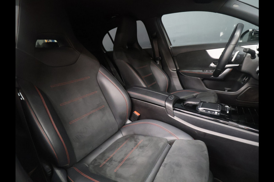 Mercedes-Benz A-Klasse 250 e Business Solution AMG Limited [TREKHAAK AFNEEMBAAR, CAMERA, SFEERVERLICHTING, STOELVERWARMING, BLUETOOTH, CRUISE, CLIMATE, NIEUWSTAAT]