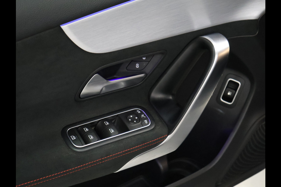 Mercedes-Benz A-Klasse 250 e Business Solution AMG Limited [TREKHAAK AFNEEMBAAR, CAMERA, SFEERVERLICHTING, STOELVERWARMING, BLUETOOTH, CRUISE, CLIMATE, NIEUWSTAAT]