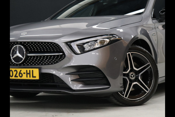 Mercedes-Benz A-Klasse 250 e Business Solution AMG Limited [TREKHAAK AFNEEMBAAR, CAMERA, SFEERVERLICHTING, STOELVERWARMING, BLUETOOTH, CRUISE, CLIMATE, NIEUWSTAAT]