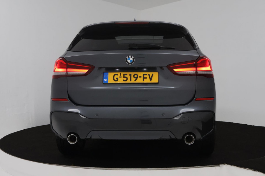 BMW X1 SDrive20i High Executive Edition (PANORAMADAK, STOELVERWARMING, HEAD-UP, CRUISE CONTROL, PARKEERSENSOREN, DEALER ONDERHOUD) BMW X1 SDrive20i High Executive Edition (PANORAMADAK, STOELVERWARMING, HEAD-UP, CRUISE CONTROL, PARKEERSENSOREN, DEALER ONDERHOUD)