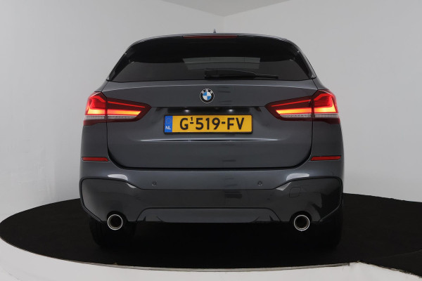 BMW X1 SDrive20i High Executive Edition (PANORAMADAK, STOELVERWARMING, HEAD-UP, CRUISE CONTROL, PARKEERSENSOREN, DEALER ONDERHOUD) BMW X1 SDrive20i High Executive Edition (PANORAMADAK, STOELVERWARMING, HEAD-UP, CRUISE CONTROL, PARKEERSENSOREN, DEALER ONDERHOUD)