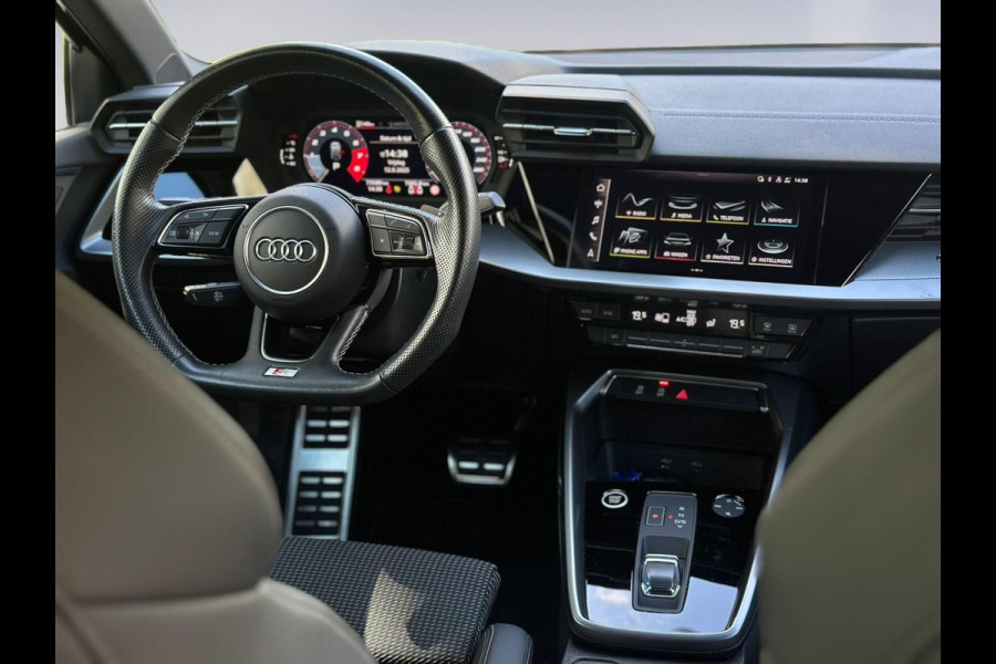 Audi A3 Sportback 30 TFSI S edition, 2 X S-LINE, 1e eigenaar, 1/2 lederen sportinterieur, NL auto met nationale auto pas Audi A3 Sportback 30 TFSI S edition, 2 X S-LINE, 1e eigenaar, 1/2 lederen sportinterieur, NL auto met nationale auto pas