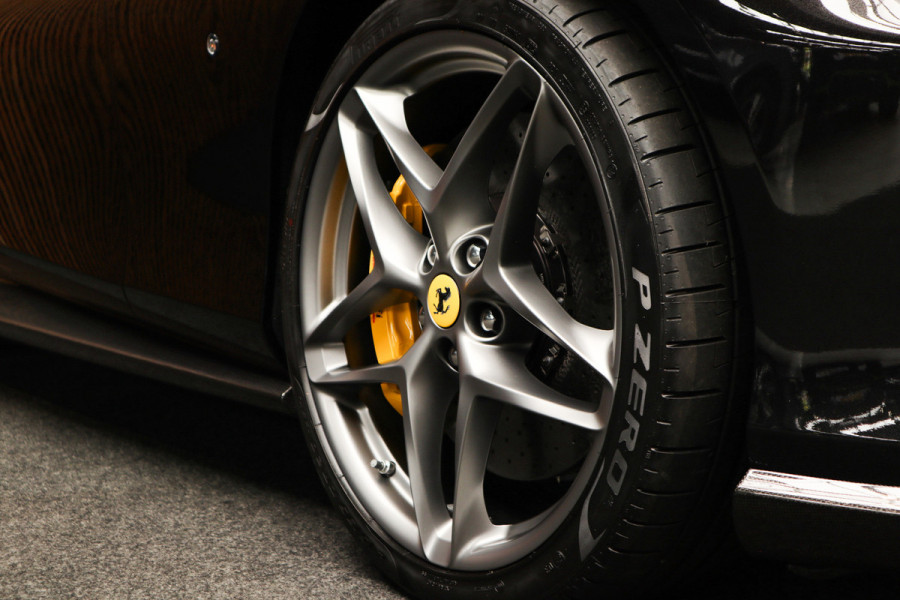 Ferrari Roma Spider 3.9 V8 Passenger Display-360-Carbon-Daytona Seats-Magneride Duel