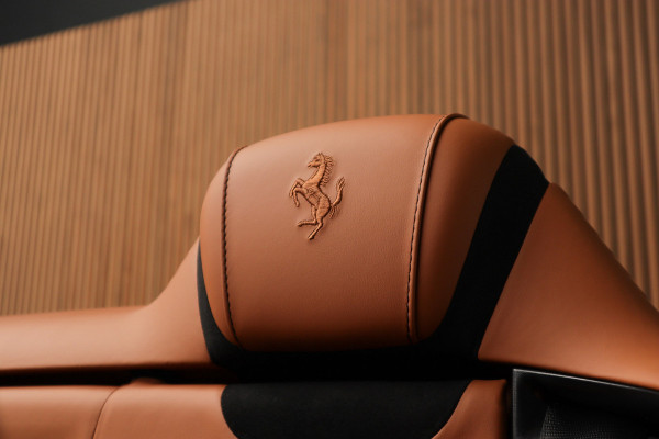Ferrari Roma Spider 3.9 V8 Passenger Display-360-Carbon-Daytona Seats-Magneride Duel