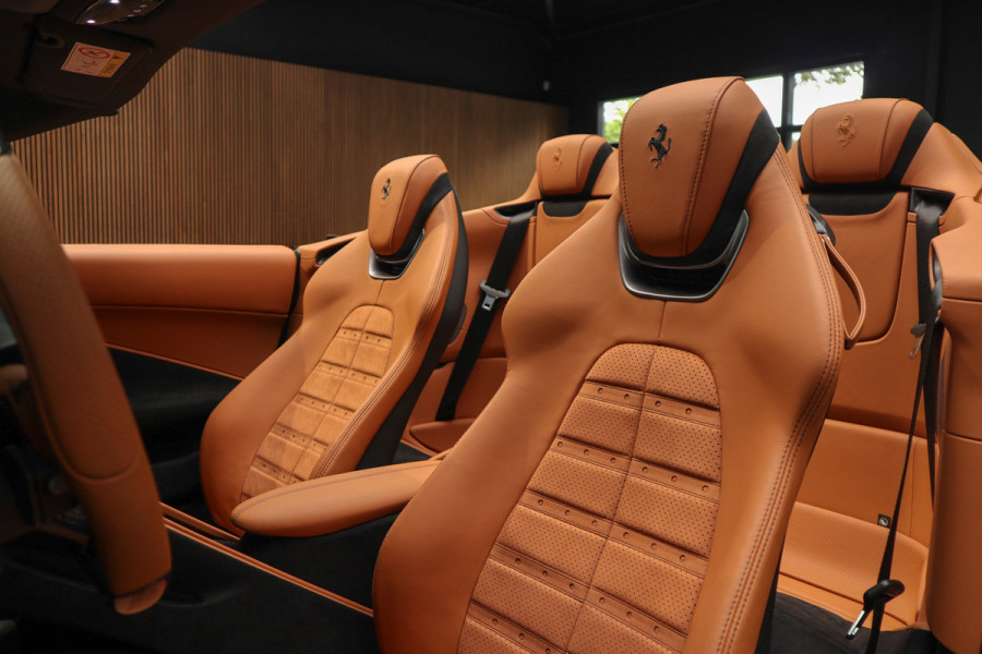 Ferrari Roma Spider 3.9 V8 Passenger Display-360-Carbon-Daytona Seats-Magneride Duel