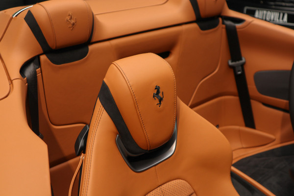 Ferrari Roma Spider 3.9 V8 Passenger Display-360-Carbon-Daytona Seats-Magneride Duel