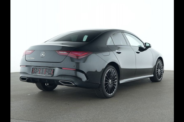 Mercedes-Benz CLA-Klasse 250 e AMG Plug-In Hybride AMG LIne | Night PAkket | 19 Inch AMG Velgen | Dodehoek Assist | Multibeam Koplampen | 11kW Laden. Inclusief 48 maanden MB Certified garantie voor Europa. Mercedes-Benz CLA-Klasse 250 e AMG Plug-In Hybride AMG LIne | Night PAkket | 19 Inch AMG Velgen | Dodehoek Assist | Multibeam Koplampen | 11kW Laden. Inclusief 48 maanden MB Certified garantie voor Europa.