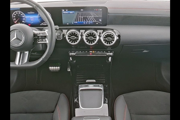Mercedes-Benz CLA-Klasse 250 e AMG Plug-In Hybride AMG LIne | Night PAkket | 19 Inch AMG Velgen | Dodehoek Assist | Multibeam Koplampen | 11kW Laden. Inclusief 48 maanden MB Certified garantie voor Europa. Mercedes-Benz CLA-Klasse 250 e AMG Plug-In Hybride AMG LIne | Night PAkket | 19 Inch AMG Velgen | Dodehoek Assist | Multibeam Koplampen | 11kW Laden. Inclusief 48 maanden MB Certified garantie voor Europa.