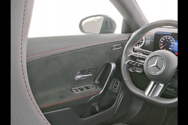 Mercedes-Benz CLA-Klasse 250 e AMG Plug-In Hybride AMG LIne | Night PAkket | 19 Inch AMG Velgen | Dodehoek Assist | Multibeam Koplampen | 11kW Laden. Inclusief 48 maanden MB Certified garantie voor Europa. Mercedes-Benz CLA-Klasse 250 e AMG Plug-In Hybride AMG LIne | Night PAkket | 19 Inch AMG Velgen | Dodehoek Assist | Multibeam Koplampen | 11kW Laden. Inclusief 48 maanden MB Certified garantie voor Europa.