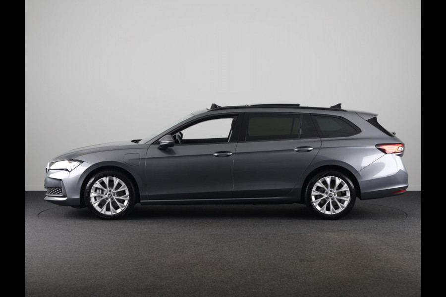Škoda Superb Combi 1.5 TSI PHEV Business Edition 204 PK PHEV | Verlengde garantie | Panorama dak | Trekhaak | 18" Lm velgen |